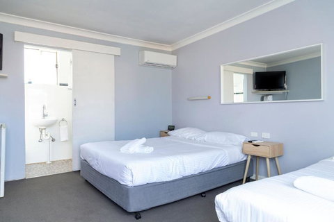 Australian Hotel Motel Yass - Kawana Tourism 2