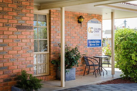 Australian Settlers Motor Inn - Kawana Tourism 3