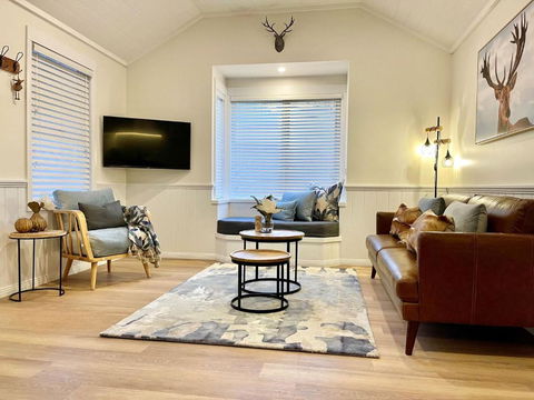 Autumn Beauty - Alpine Cottage 5 - Kawana Tourism 1