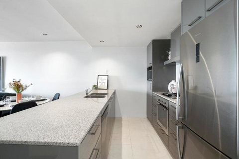 Avalon Apartments - Self Contained Apartments - Wow Stay - Kawana Tourism 1