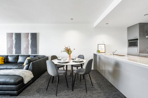 Avalon Apartments - Self Contained Apartments - Wow Stay - Kawana Tourism 3