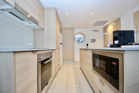 Avani 2306 The Beach - Kawana Tourism 2