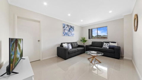 Avani - Modern & Tranquil - Wifi - Kawana Tourism 0