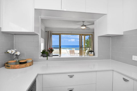 Avilla Court Stunning Views - Kawana Tourism 4