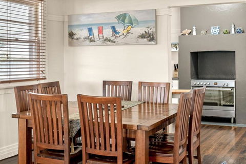 Avondale 7 Cashmore Street - Kawana Tourism 4