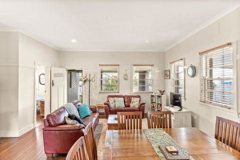 Avondale 7 Cashmore Street - Kawana Tourism 1