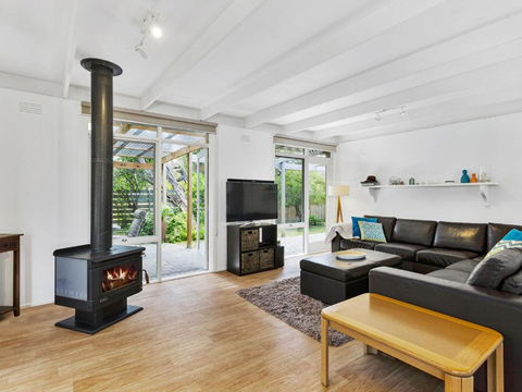 Avonlea Sorrento Holiday House - Kawana Tourism 1