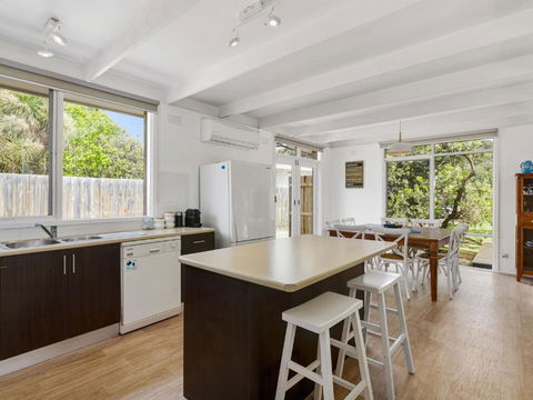 Avonlea Sorrento Holiday House - Kawana Tourism 2