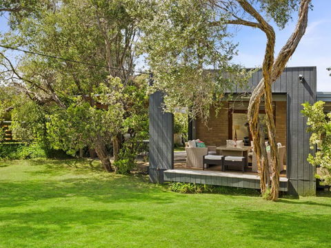 Avonlea Sorrento Holiday House - Kawana Tourism 0