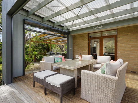 Avonlea Sorrento Holiday House - Kawana Tourism 4