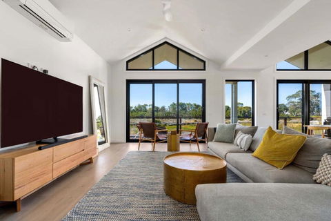 Awakening Broadbeach - Wifi, Linen - Kawana Tourism 3