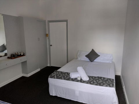 Ayr Hotel - Kawana Tourism 4
