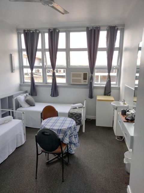 Ayr Hotel - Kawana Tourism 3