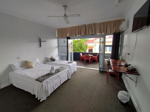 Ayr Hotel - Kawana Tourism 1