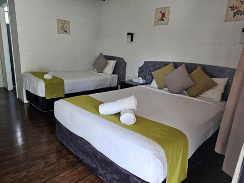 Azalea Motel - Kawana Tourism 3