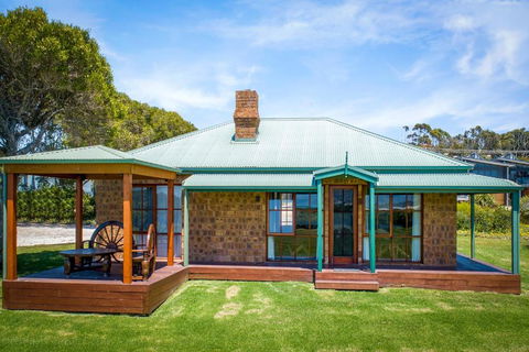 Apollo Bay Cottages- Marriners - Kawana Tourism 1