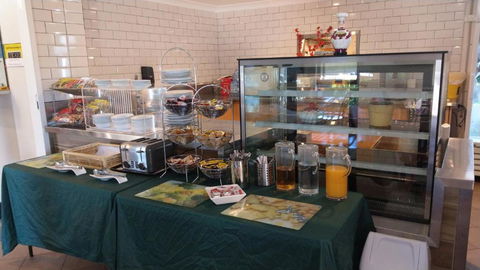 Arena Hotel (formerly Sleep Express Motel) - Kawana Tourism 3