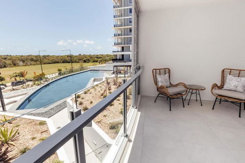 Azzure Bliss At Bokarina Beach - Kawana Tourism 0