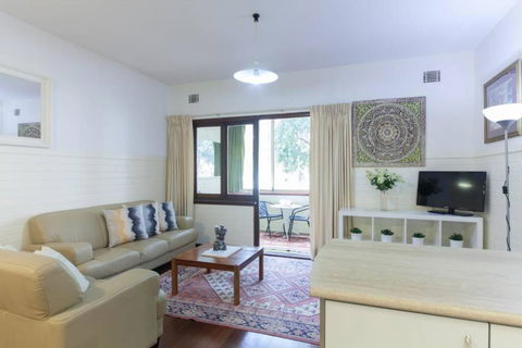 B2 Crawley Apartment 1 BRM & Sleepout Near UWA - Kawana Tourism 3
