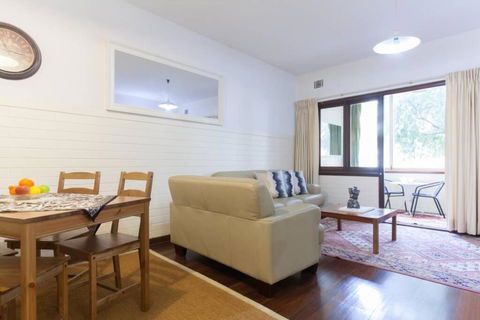 B2 Crawley Apartment 1 BRM & Sleepout Near UWA - Kawana Tourism 1