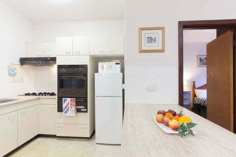 B3 Crawley Apartment 1 BRM & Sleepout Near UWA - Kawana Tourism 4