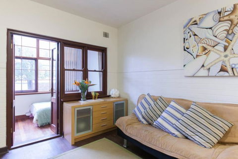 B3 Crawley Apartment 1 BRM & Sleepout Near UWA - Kawana Tourism 3