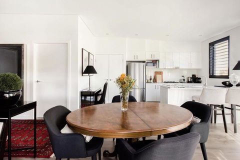 B312S - Luxury Waverton Apartment - Kawana Tourism 2
