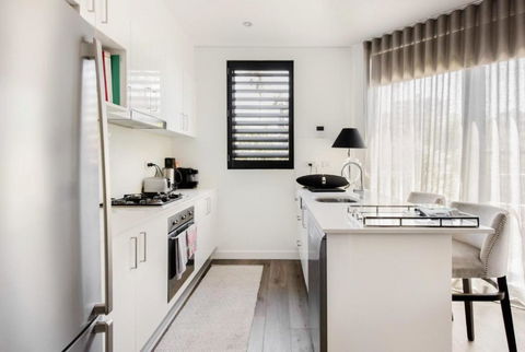 B312S - Luxury Waverton Apartment - Kawana Tourism 3