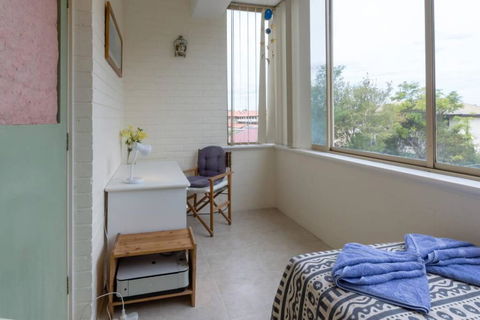 B6 Crawley Apartment 1 BRM & Sleepout Near UWA - Kawana Tourism 4