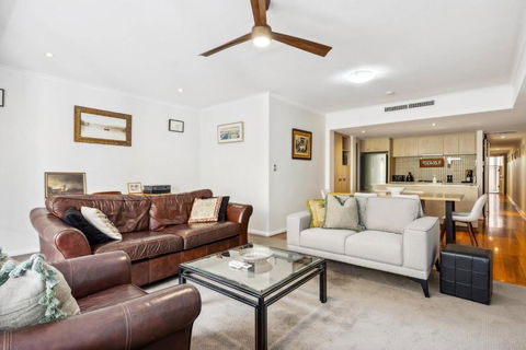 BANN2/5 - Bannister Heritage Hideaway - Kawana Tourism 0