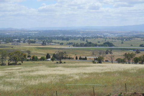 BATHURST GOLDFIELDS RESIDENCE On MOUNT PANORAMA - Kawana Tourism 4