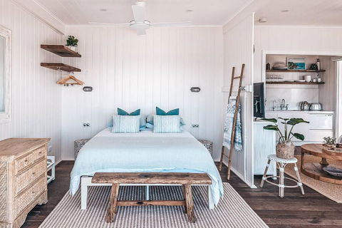 BAY PROPERTIES . Beach House Studio - Kawana Tourism 4