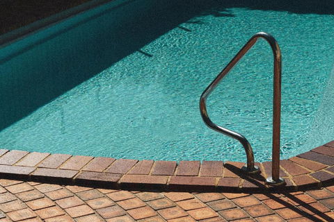 BAY PROPERTIES . Ocean Sounds - Kawana Tourism 2