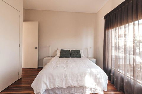 BAY PROPERTIES . The Big Chill - Kawana Tourism 4