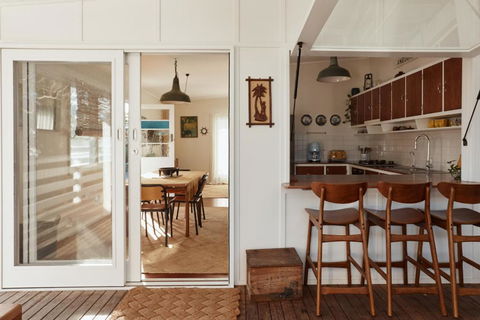 BAY PROPERTIES . The Sailor Shack - Kawana Tourism 2