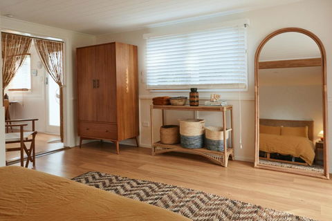 BAY PROPERTIES . The Sailors Bungalow - Kawana Tourism 4