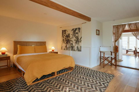 BAY PROPERTIES . The Sailors Bungalow - Kawana Tourism 1