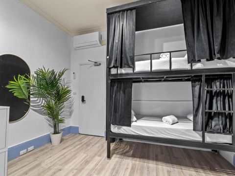 AZZURRO POD HOTEL Darling Harbour- Near ICC - Kawana Tourism 3