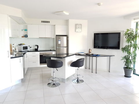 Excellsior Apartments - Kawana Tourism 4