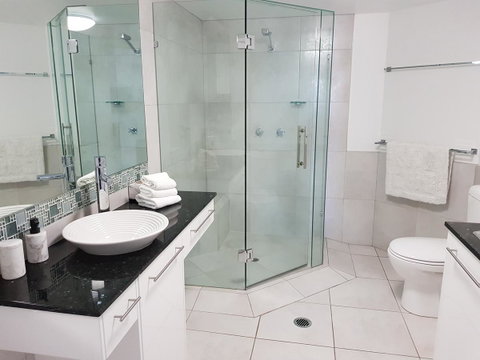 Excellsior Apartments - Kawana Tourism 5