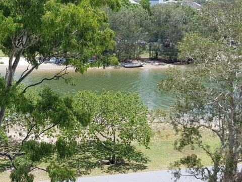 Excellsior Apartments - Kawana Tourism 24