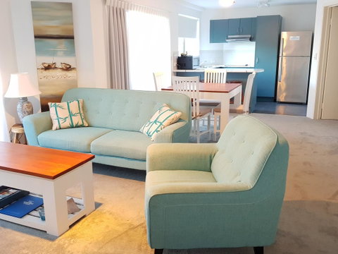 Excellsior Apartments - Kawana Tourism 18