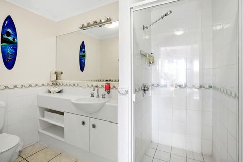 Noosa Riviera Resort - Kawana Tourism 7