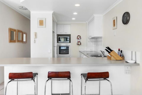 Noosa Riviera Resort - Kawana Tourism 18
