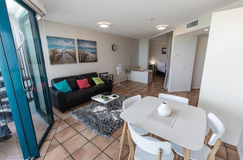 La Promenade - Kawana Tourism 31