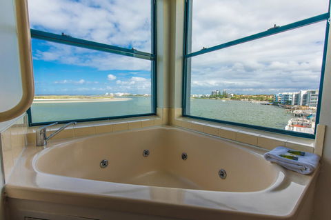 La Promenade - Kawana Tourism 36
