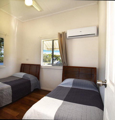Absolute Waterfront - Kawana Tourism 3
