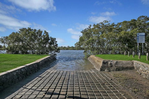 Absolute Waterfront - Kawana Tourism 15