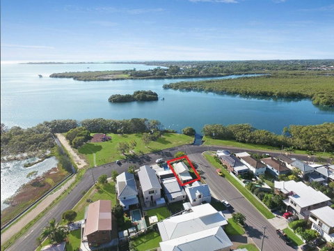 Absolute Waterfront - Kawana Tourism 12