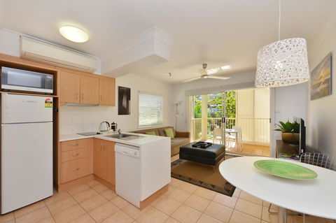 Port Douglas Apartments - Adults Only Oasis - Kawana Tourism 0
